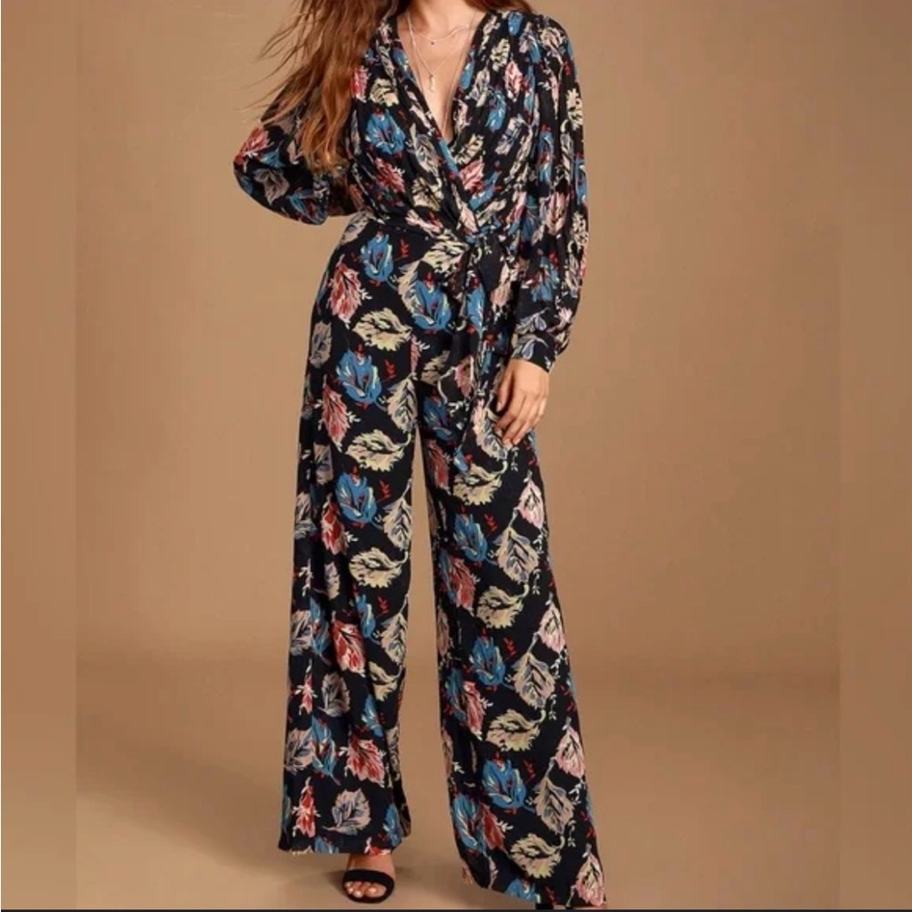 Lulus jumpsuit NWT Size XS Black Leaf print Roni Pleated Balloon Sleeve …
